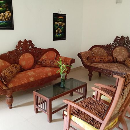 Larn'S Villa Hotel & Apartment Wadduwa Bagian luar foto