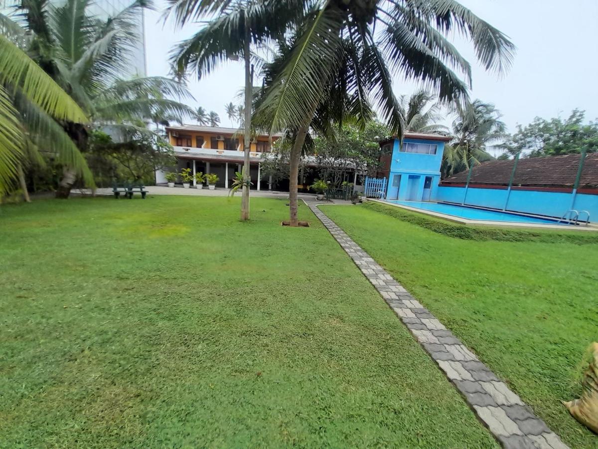 Larn'S Villa Hotel & Apartment Wadduwa Bagian luar foto