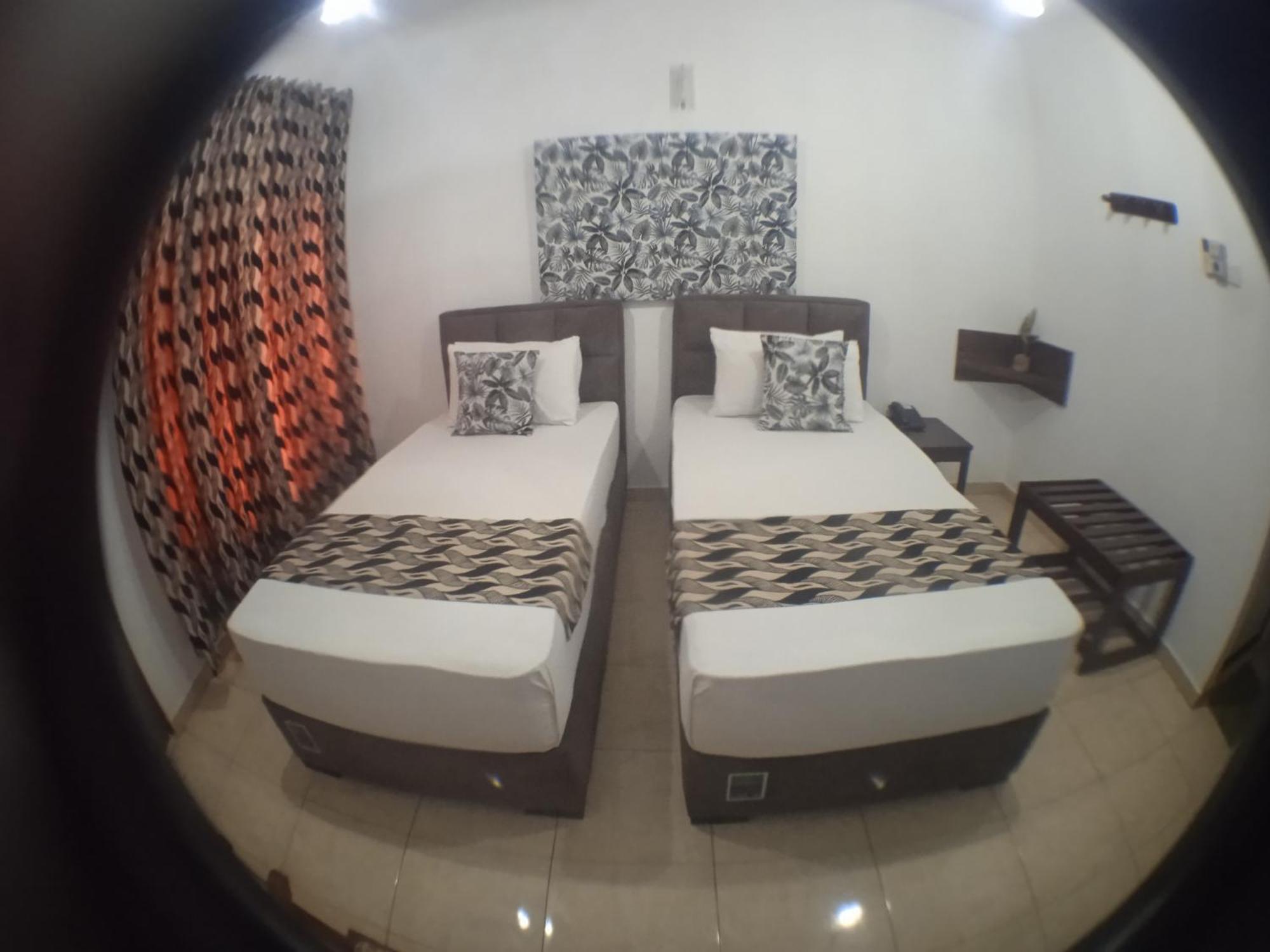 Larn'S Villa Hotel & Apartment Wadduwa Bagian luar foto