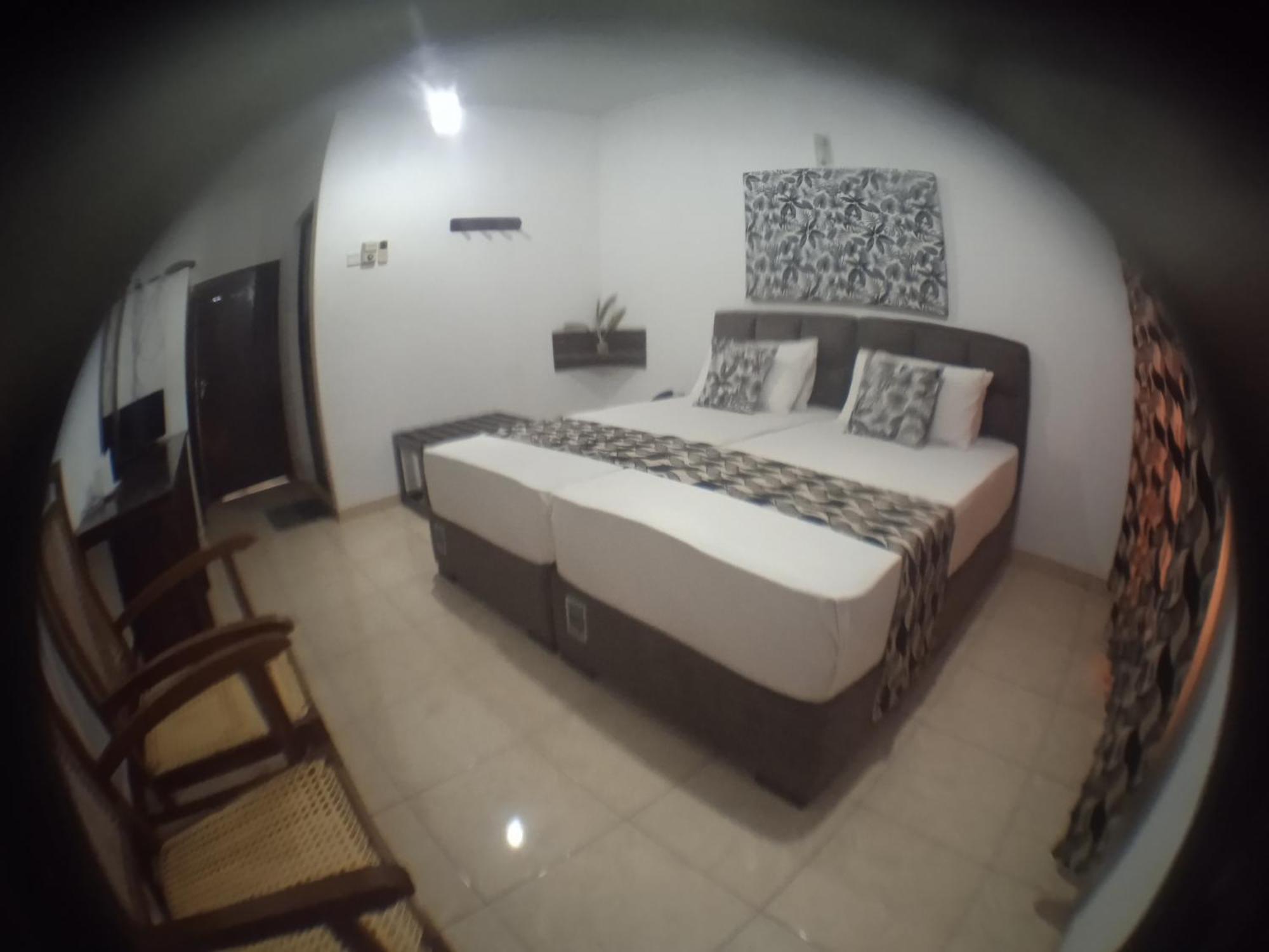 Larn'S Villa Hotel & Apartment Wadduwa Bagian luar foto