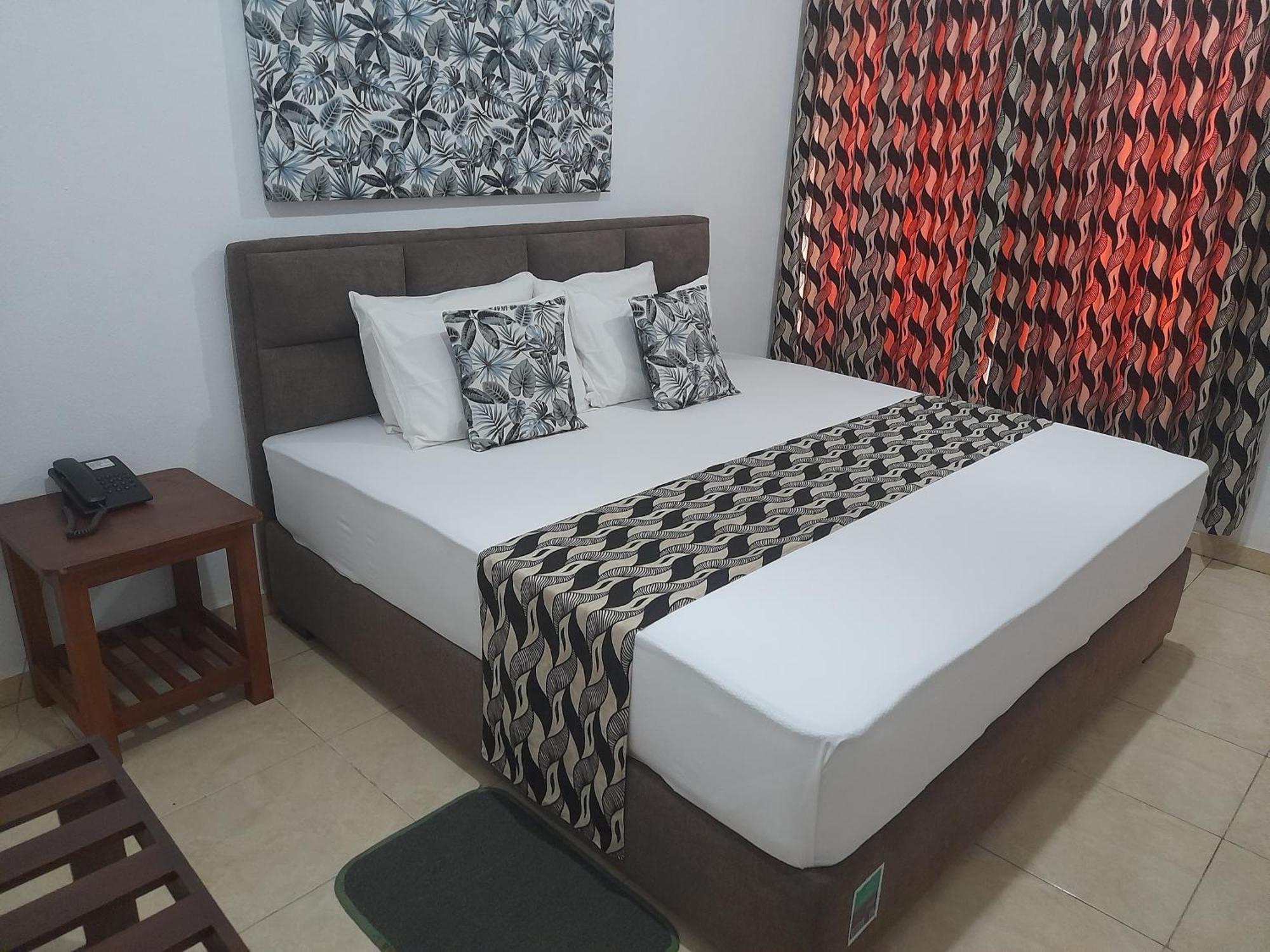 Larn'S Villa Hotel & Apartment Wadduwa Bagian luar foto