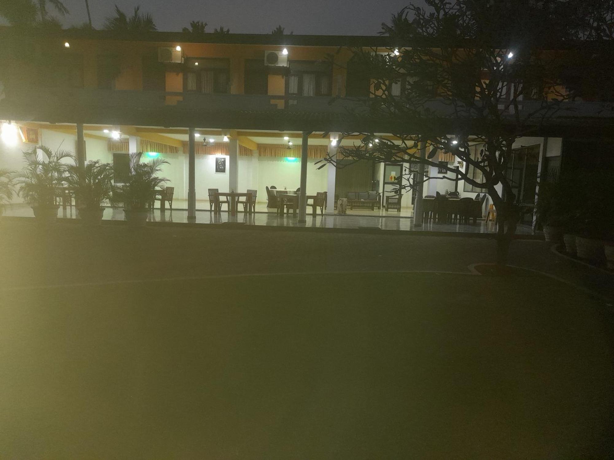 Larn'S Villa Hotel & Apartment Wadduwa Bagian luar foto