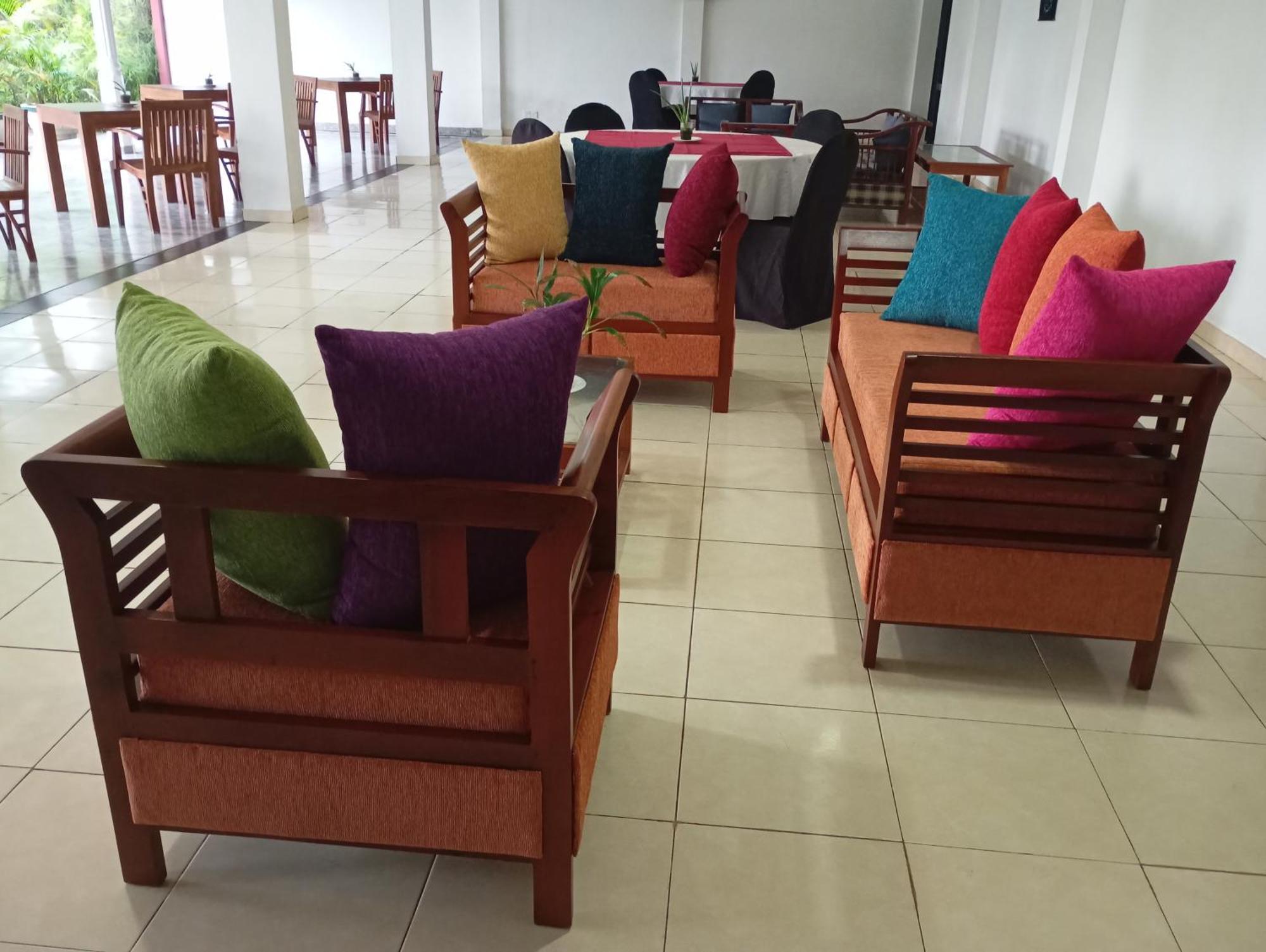 Larn'S Villa Hotel & Apartment Wadduwa Bagian luar foto