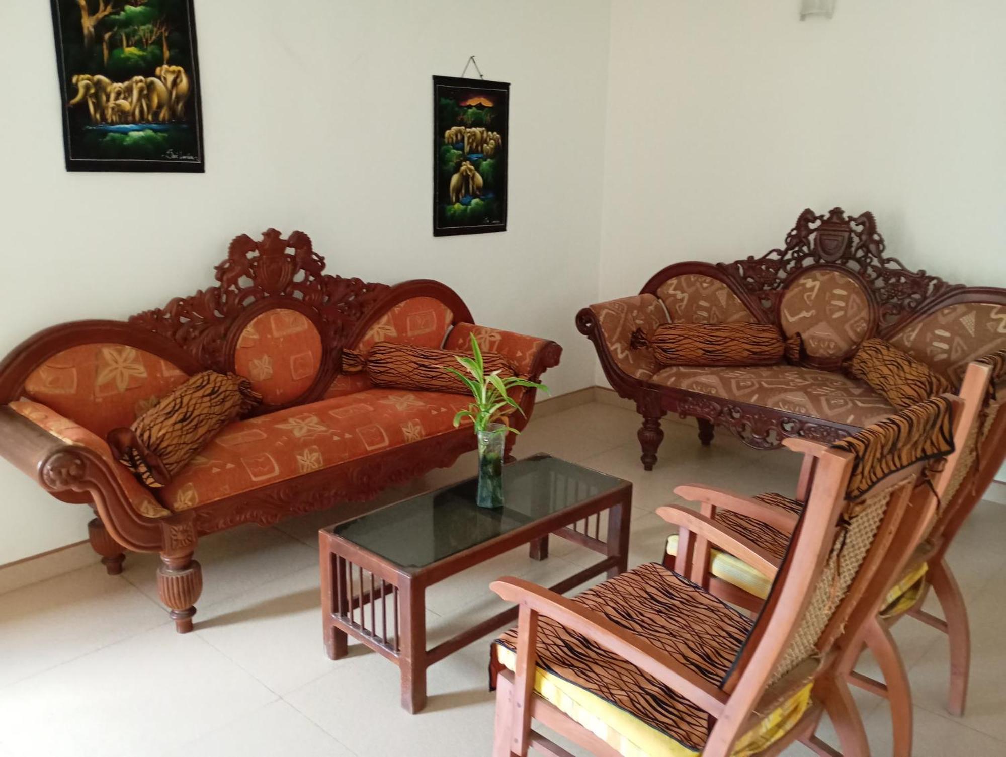 Larn'S Villa Hotel & Apartment Wadduwa Bagian luar foto