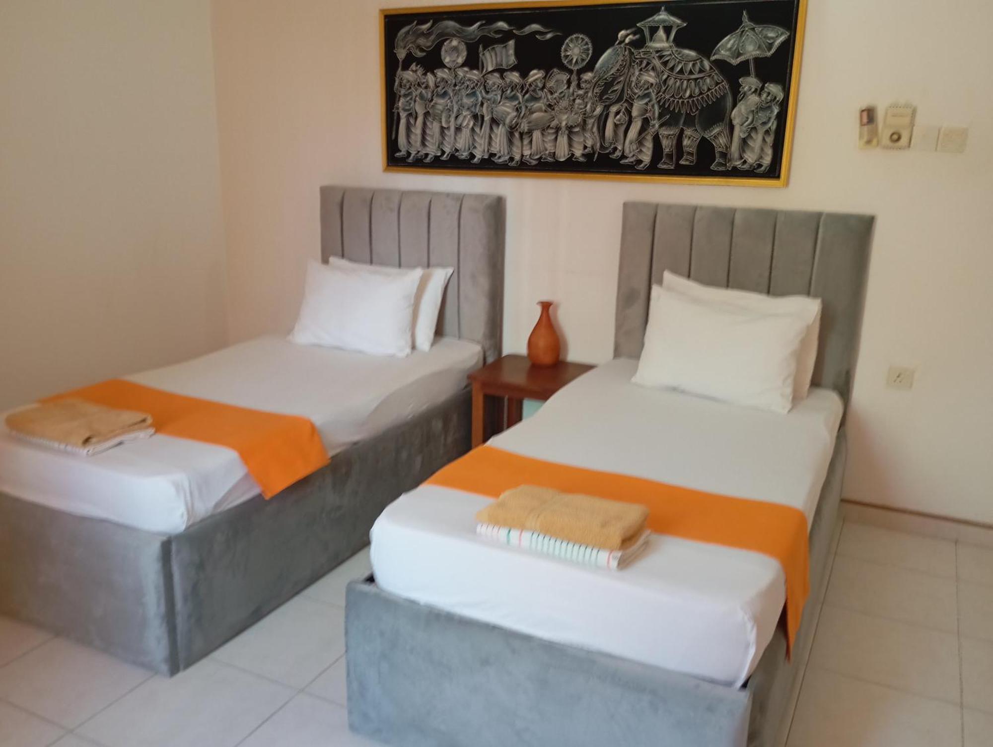 Larn'S Villa Hotel & Apartment Wadduwa Bagian luar foto