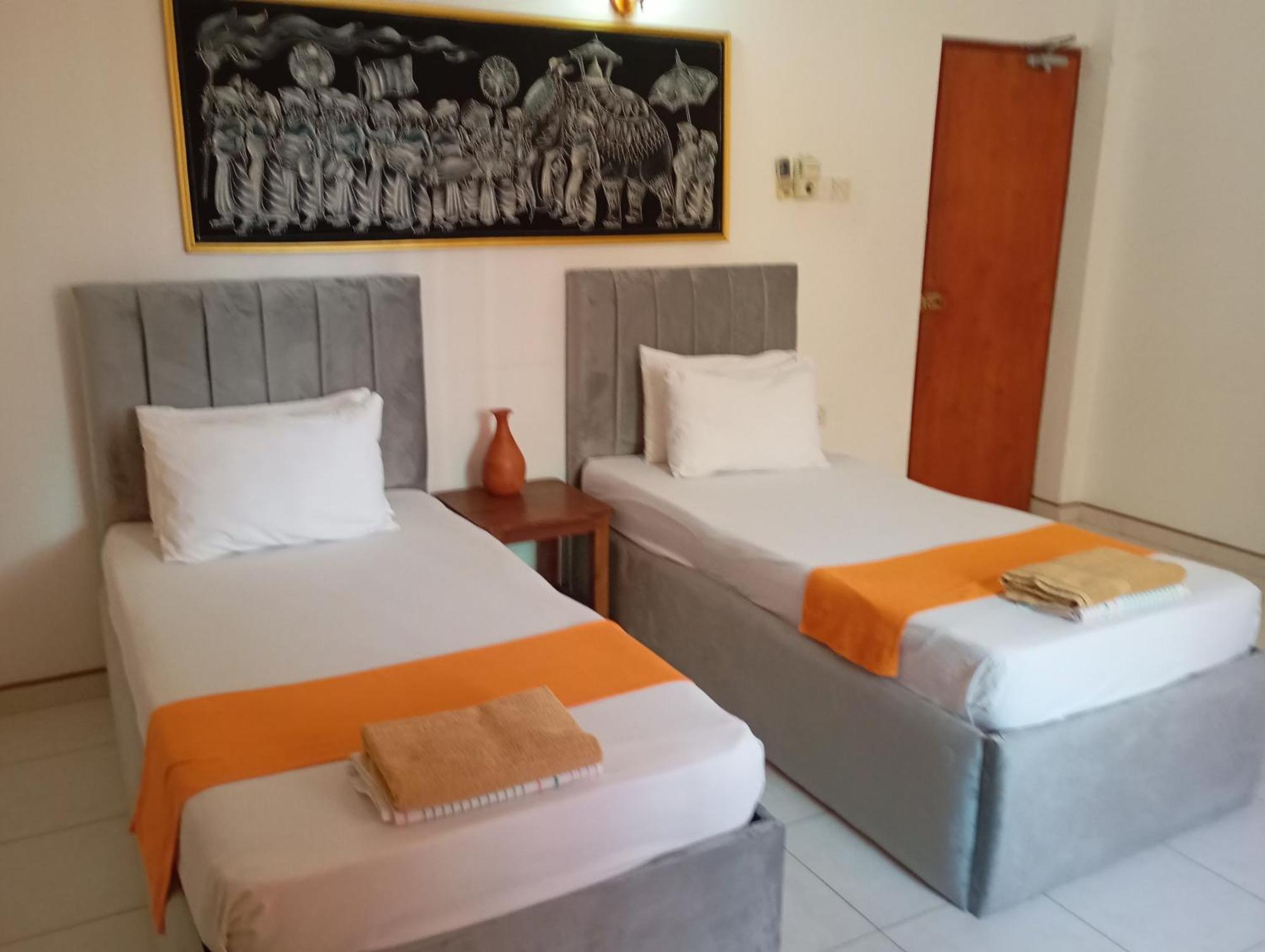 Larn'S Villa Hotel & Apartment Wadduwa Bagian luar foto