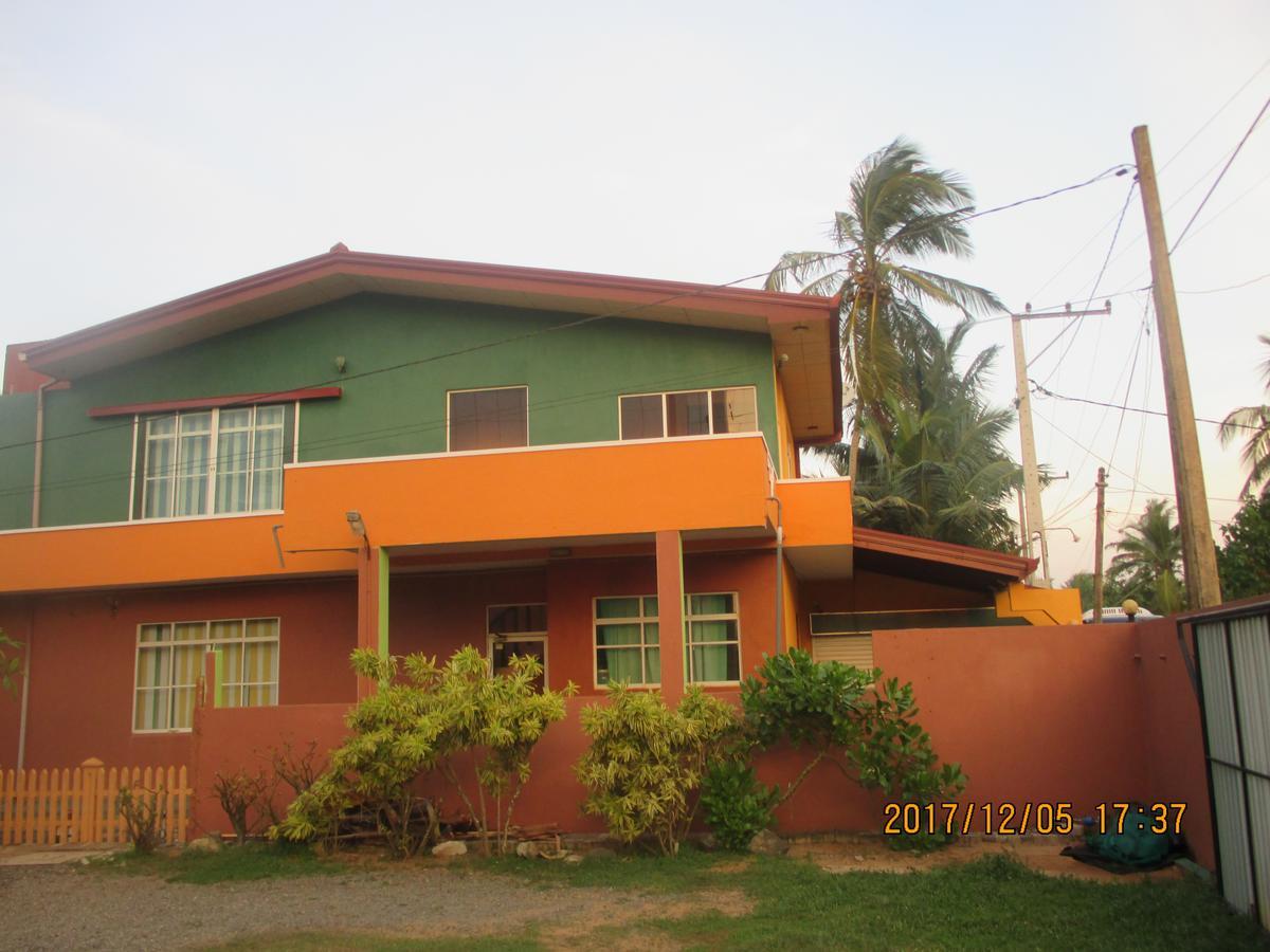 Larn'S Villa Hotel & Apartment Wadduwa Bagian luar foto