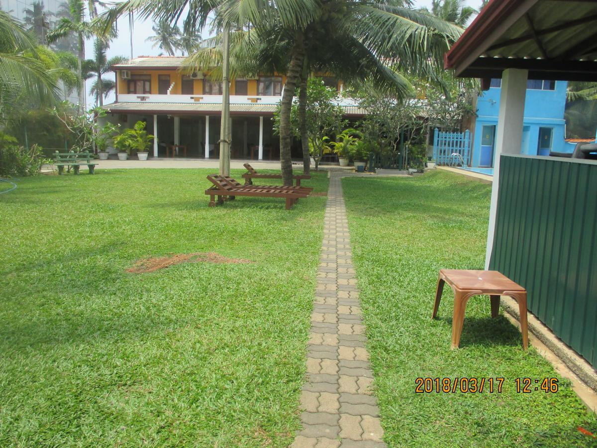 Larn'S Villa Hotel & Apartment Wadduwa Bagian luar foto