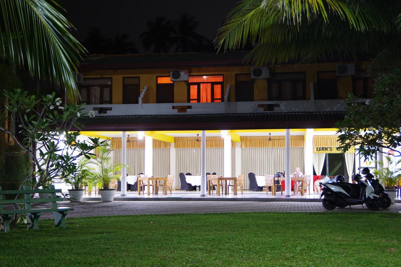 Larn'S Villa Hotel & Apartment Wadduwa Bagian luar foto