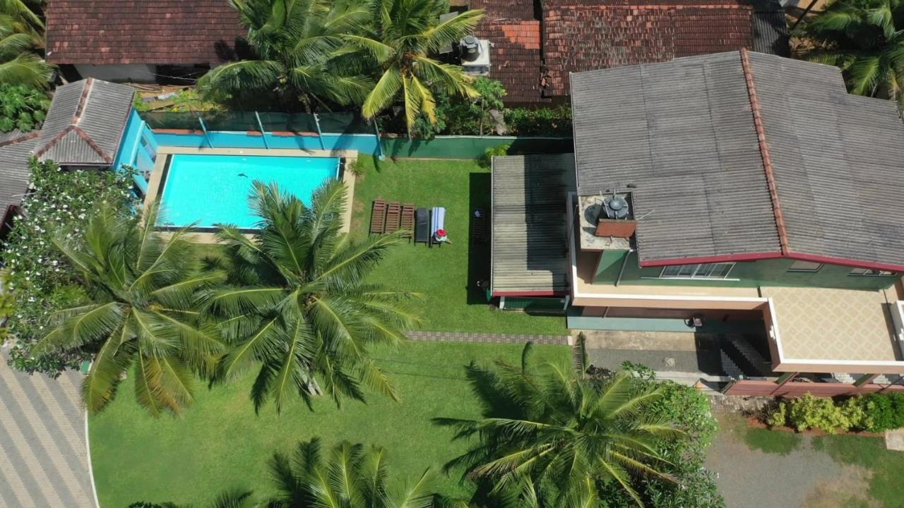 Larn'S Villa Hotel & Apartment Wadduwa Bagian luar foto