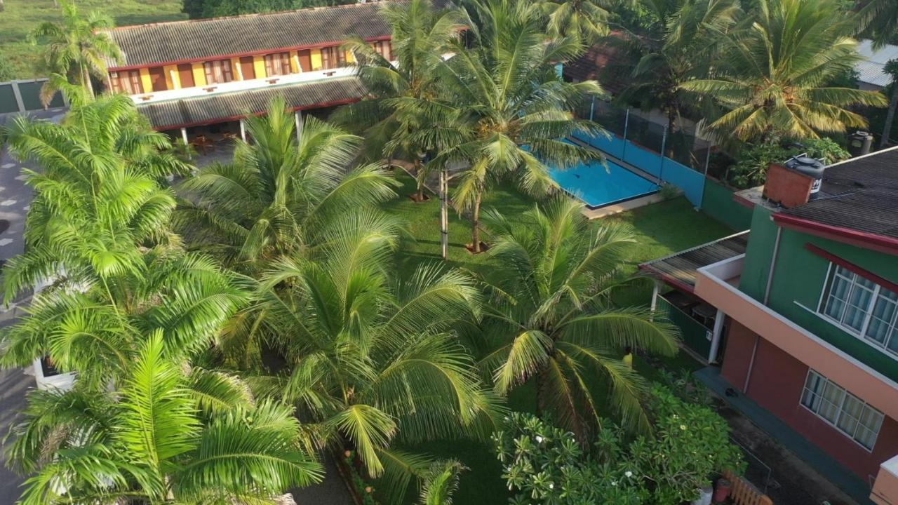 Larn'S Villa Hotel & Apartment Wadduwa Bagian luar foto