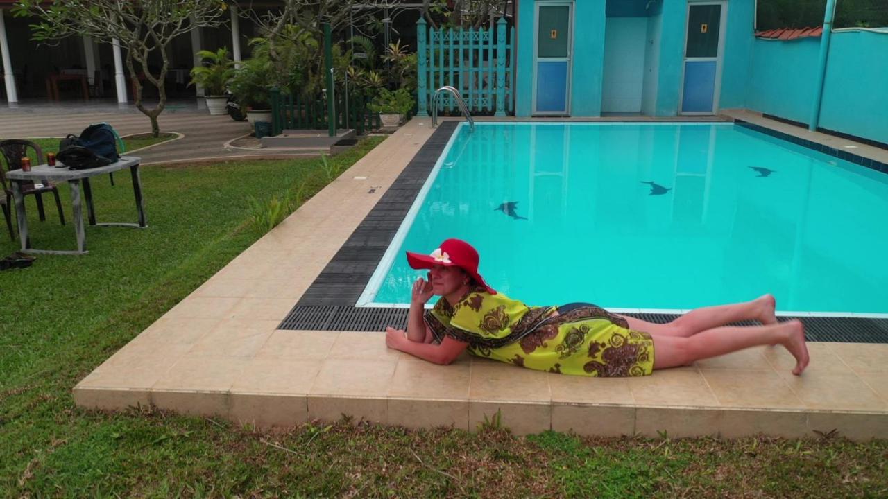 Larn'S Villa Hotel & Apartment Wadduwa Bagian luar foto