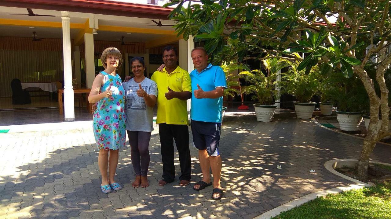 Larn'S Villa Hotel & Apartment Wadduwa Bagian luar foto